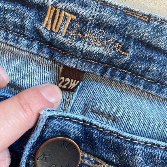 KUT From the Kloth High Rise Cotton Blue Wash Denim Capri Jeans, Size 22x24.5 - Picture 5 of 6